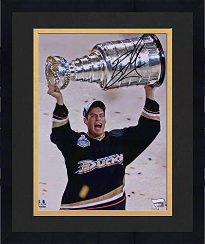 Uokvirena Ryan Getzlaf Anaheim Ducks AUTOGREMENT 8 x 10 Fotografija za podizanje - autogramirana NHL fotografija