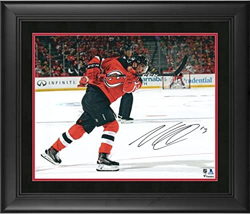 Nico Hischier New Jersey Devils uokviren autogramirani fotografija 16 x 20 NHL Debitout - autogramirane